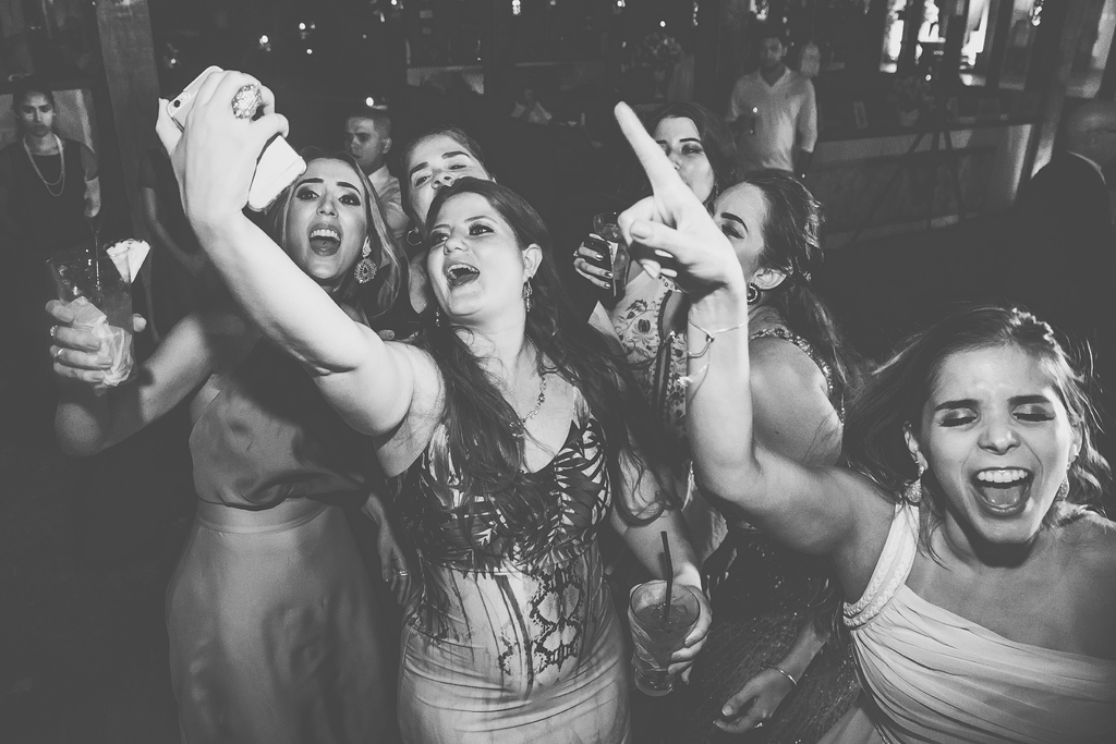 Pista de dança em festa de casamento no Zorah Beach Hotel Fortaleza CE pelo fotografo profissional de casamento Philipe Nogueira