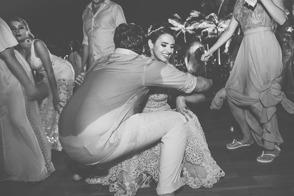 Pista de dança em festa de casamento no Zorah Beach Hotel Fortaleza CE pelo fotografo profissional de casamento Philipe Nogueira