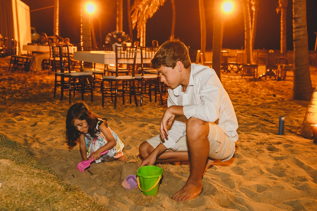 Pista de dança em festa de casamento no Zorah Beach Hotel Fortaleza CE pelo fotografo profissional de casamento Philipe Nogueira