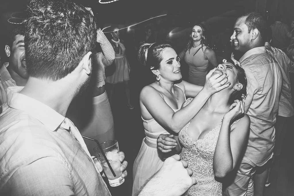 Pista de dança em festa de casamento no Zorah Beach Hotel Fortaleza CE pelo fotografo profissional de casamento Philipe Nogueira