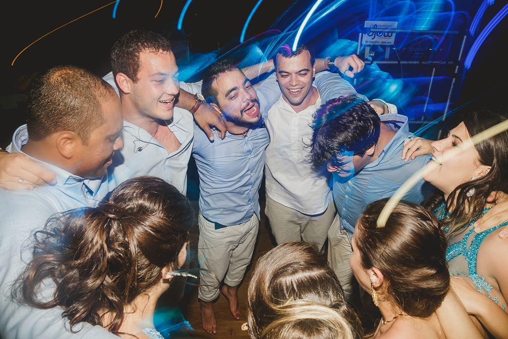 Pista de dança em festa de casamento no Zorah Beach Hotel Fortaleza CE pelo fotografo profissional de casamento Philipe Nogueira