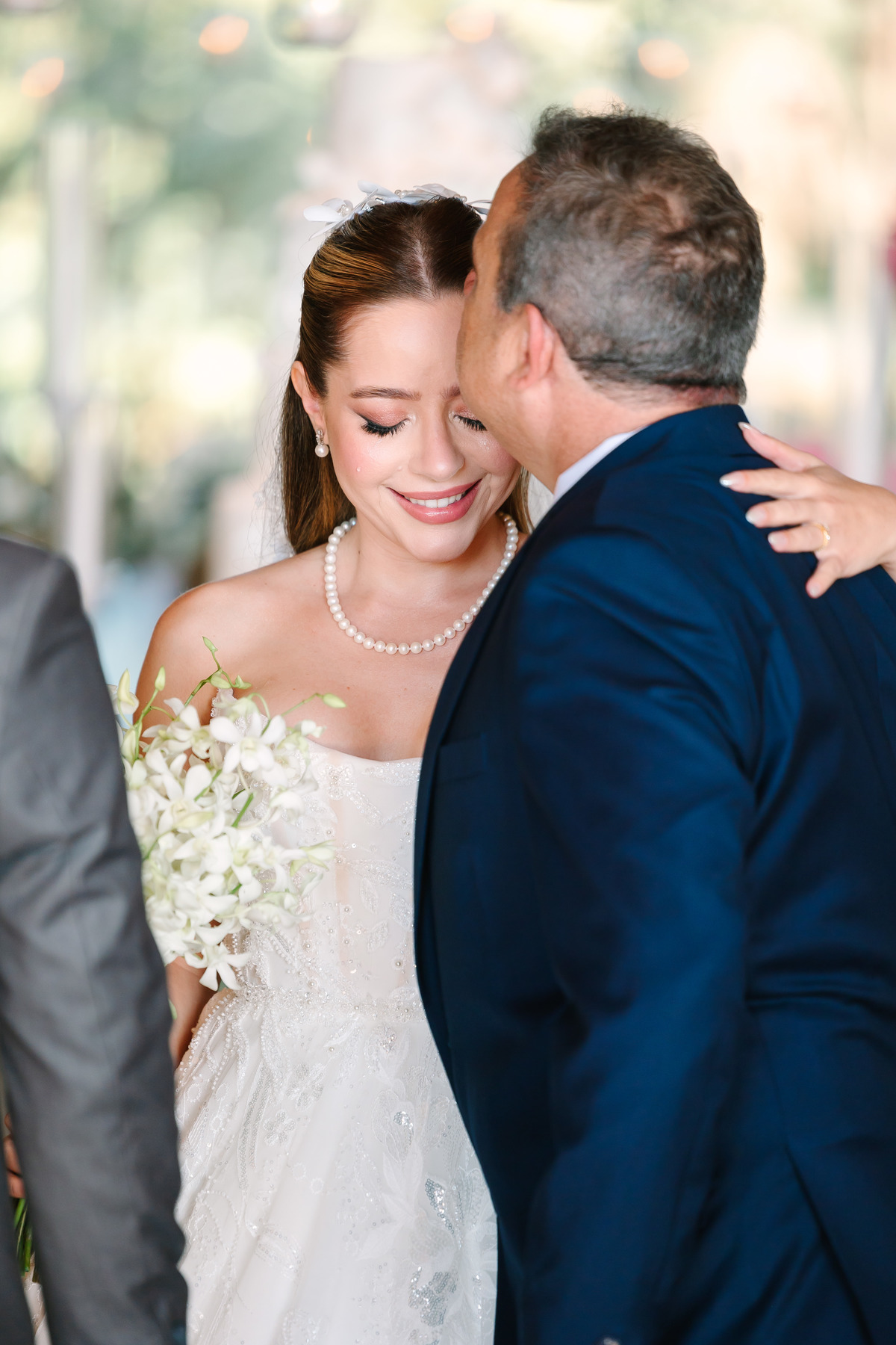 Casamento da Flávia e do Gabriel no Villa Bé, Brasília DF. Vestido Pérola Noivas, decoração Taylla Bastos, penteado Andrezza Penteados e make Letícia Monteiro. Cerimônia ao pôr do sol com atmosfera romântica e elegante.