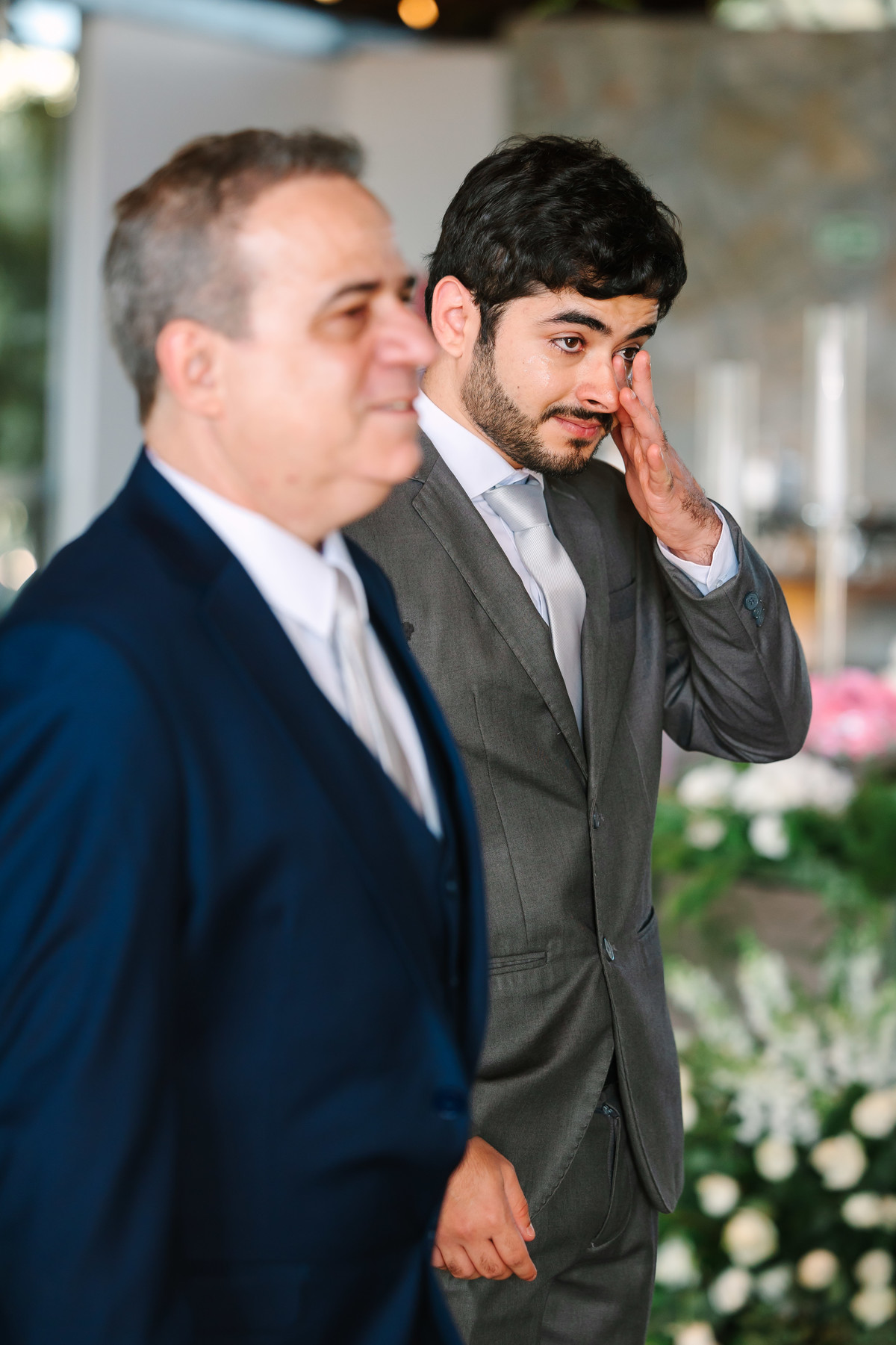 Casamento da Flávia e do Gabriel no Villa Bé, Brasília DF. Vestido Pérola Noivas, decoração Taylla Bastos, penteado Andrezza Penteados e make Letícia Monteiro. Cerimônia ao pôr do sol com atmosfera romântica e elegante.