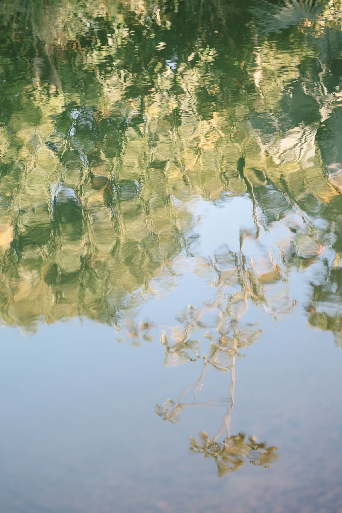 Casamento da Flávia e do Gabriel no Villa Bé, Brasília DF. Vestido Pérola Noivas, decoração Taylla Bastos, penteado Andrezza Penteados e make Letícia Monteiro. Cerimônia ao pôr do sol com atmosfera romântica e elegante.