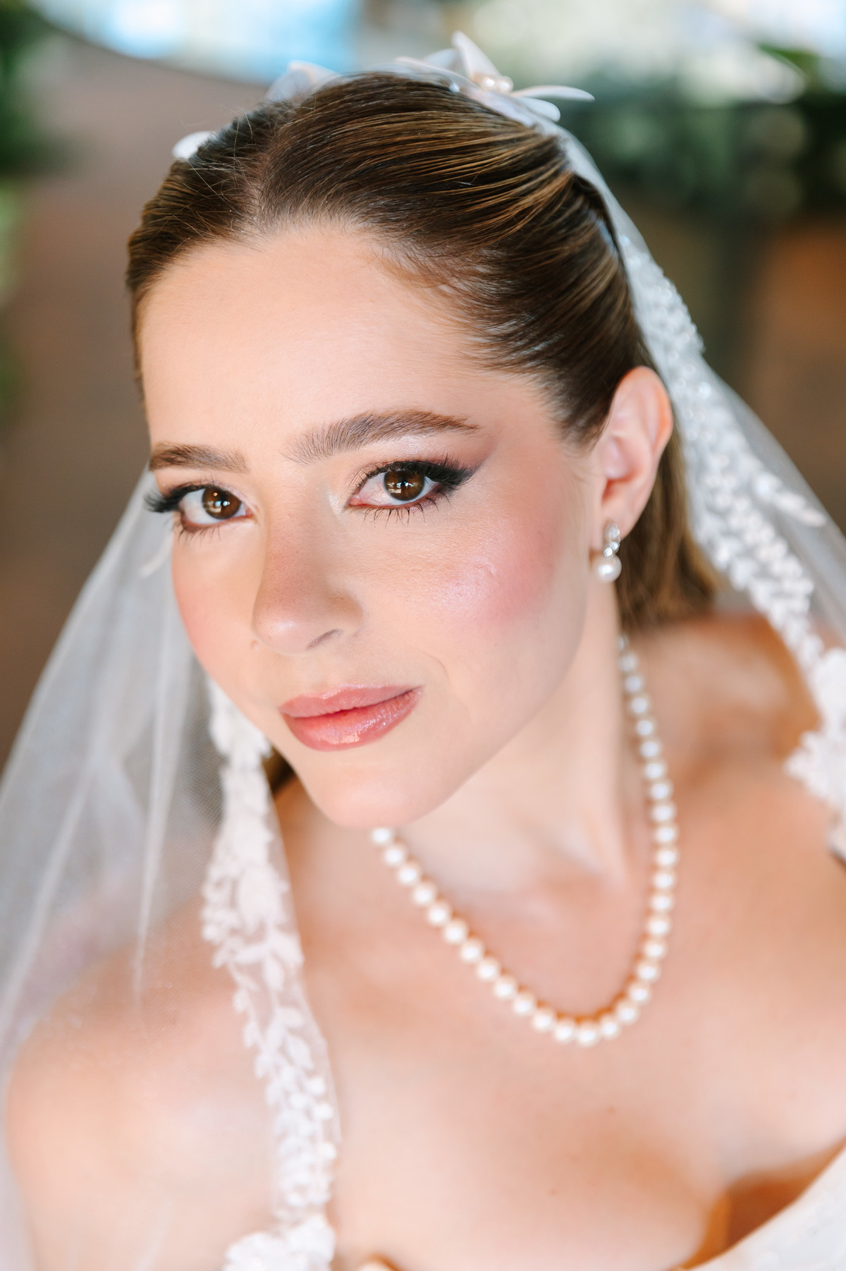 Casamento da Flávia e do Gabriel no Villa Bé, Brasília DF. Vestido Pérola Noivas, decoração Taylla Bastos, penteado Andrezza Penteados e make Letícia Monteiro. Cerimônia ao pôr do sol com atmosfera romântica e elegante.