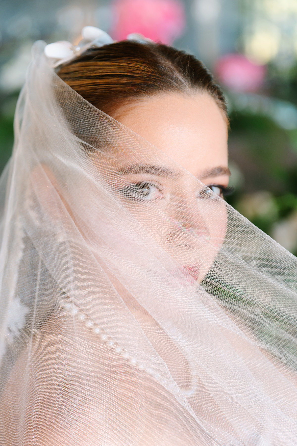 Casamento da Flávia e do Gabriel no Villa Bé, Brasília DF. Vestido Pérola Noivas, decoração Taylla Bastos, penteado Andrezza Penteados e make Letícia Monteiro. Cerimônia ao pôr do sol com atmosfera romântica e elegante.