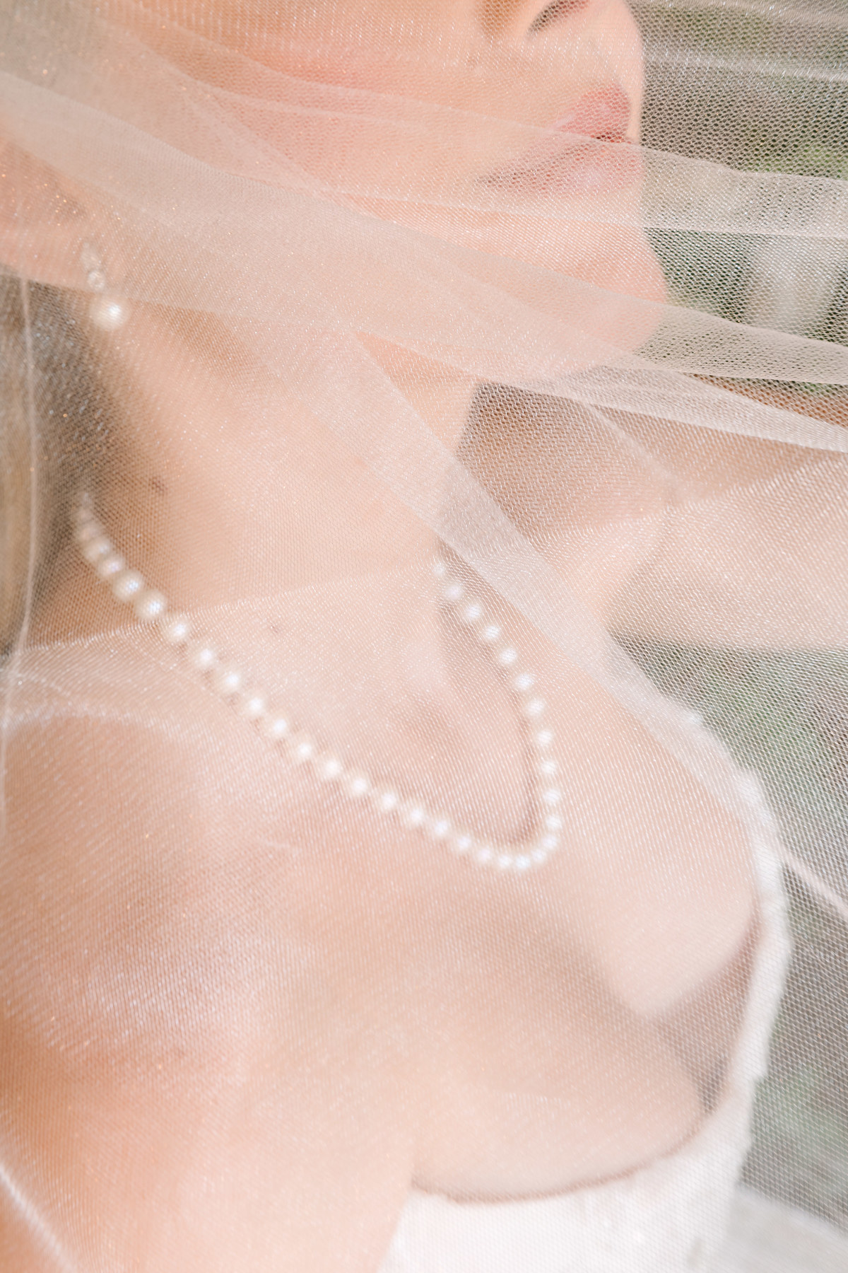 Casamento da Flávia e do Gabriel no Villa Bé, Brasília DF. Vestido Pérola Noivas, decoração Taylla Bastos, penteado Andrezza Penteados e make Letícia Monteiro. Cerimônia ao pôr do sol com atmosfera romântica e elegante.