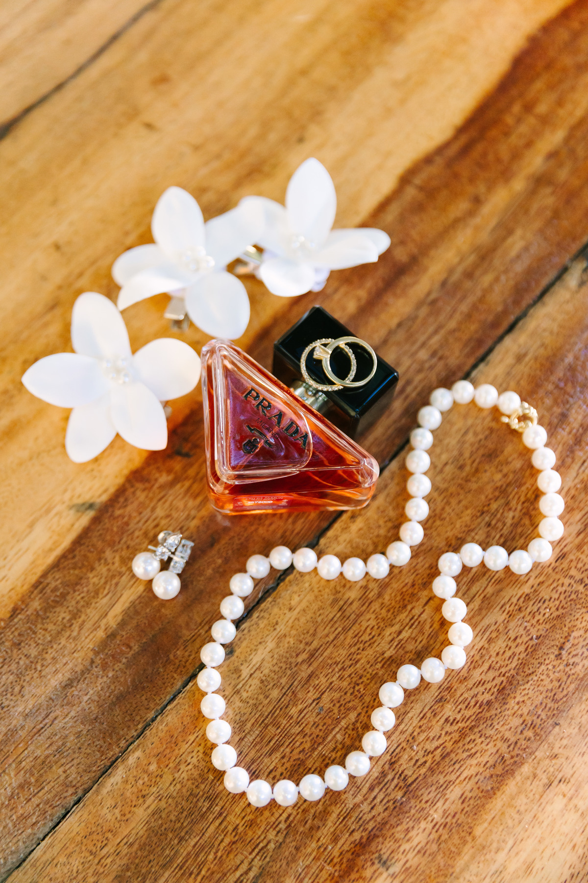 Casamento da Flávia e do Gabriel no Villa Bé, Brasília DF. Vestido Pérola Noivas, decoração Taylla Bastos, penteado Andrezza Penteados e make Letícia Monteiro. Cerimônia ao pôr do sol com atmosfera romântica e elegante.