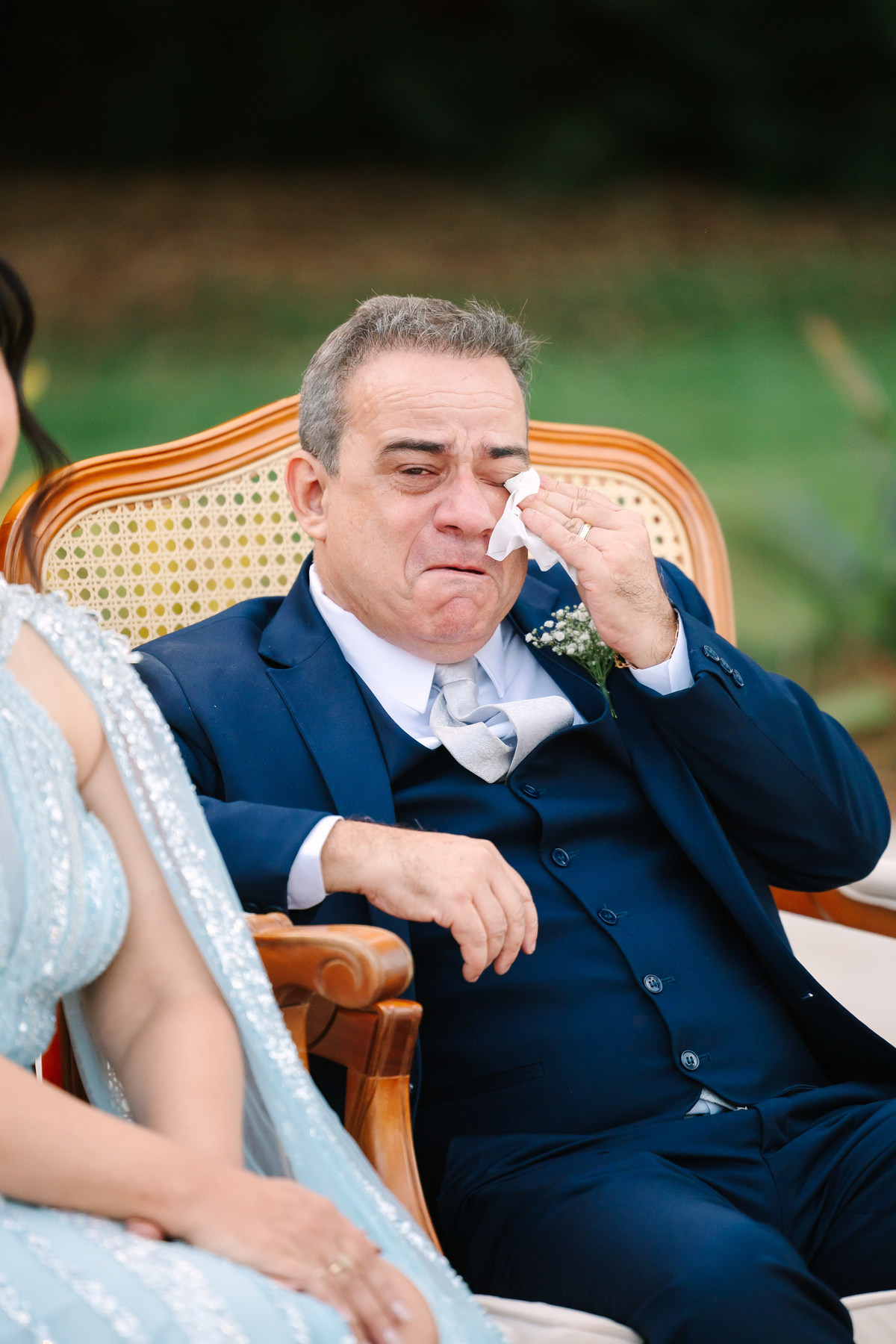 Casamento da Flávia e do Gabriel no Villa Bé, Brasília DF. Vestido Pérola Noivas, decoração Taylla Bastos, penteado Andrezza Penteados e make Letícia Monteiro. Cerimônia ao pôr do sol com atmosfera romântica e elegante.
