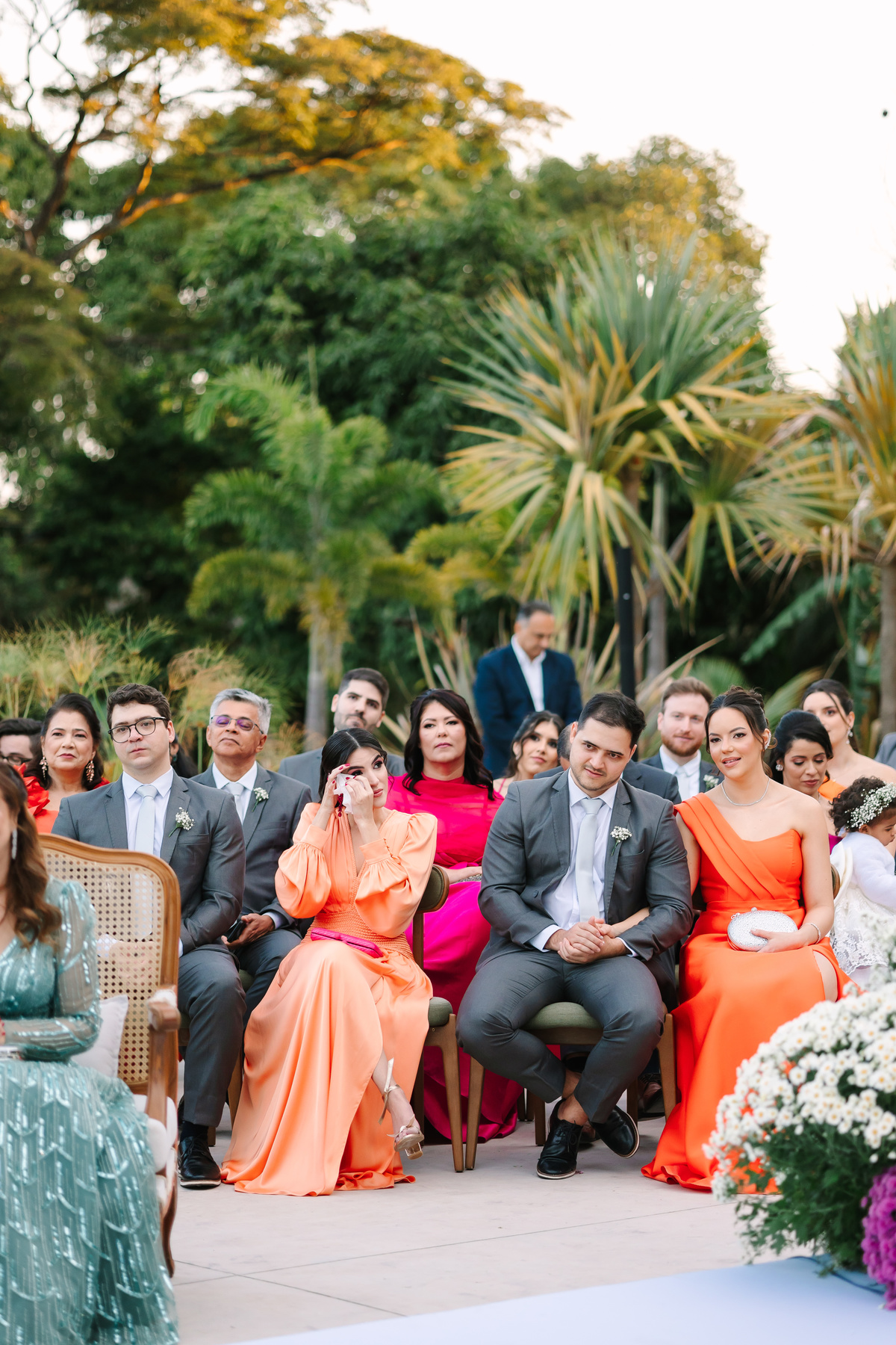 Casamento da Flávia e do Gabriel no Villa Bé, Brasília DF. Vestido Pérola Noivas, decoração Taylla Bastos, penteado Andrezza Penteados e make Letícia Monteiro. Cerimônia ao pôr do sol com atmosfera romântica e elegante.
