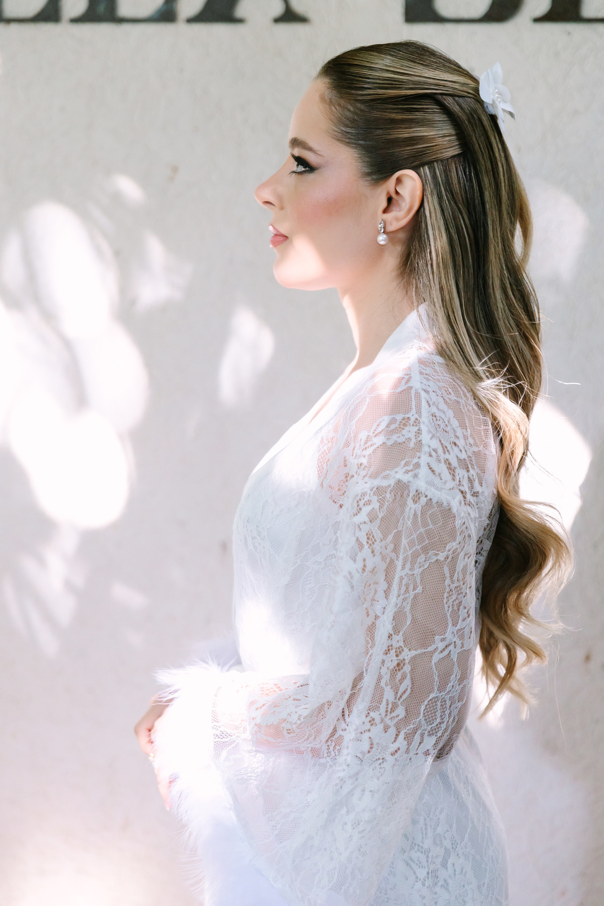 Casamento da Flávia e do Gabriel no Villa Bé, Brasília DF. Vestido Pérola Noivas, decoração Taylla Bastos, penteado Andrezza Penteados e make Letícia Monteiro. Cerimônia ao pôr do sol com atmosfera romântica e elegante.