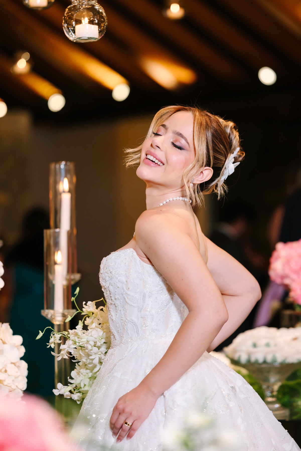 Casamento da Flávia e do Gabriel no Villa Bé, Brasília DF. Vestido Pérola Noivas, decoração Taylla Bastos, penteado Andrezza Penteados e make Letícia Monteiro. Cerimônia ao pôr do sol com atmosfera romântica e elegante.