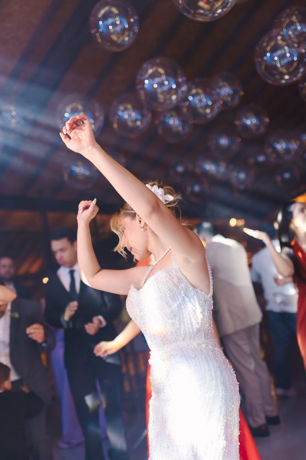 Casamento da Flávia e do Gabriel no Villa Bé, Brasília DF. Vestido Pérola Noivas, decoração Taylla Bastos, penteado Andrezza Penteados e make Letícia Monteiro. Cerimônia ao pôr do sol com atmosfera romântica e elegante.