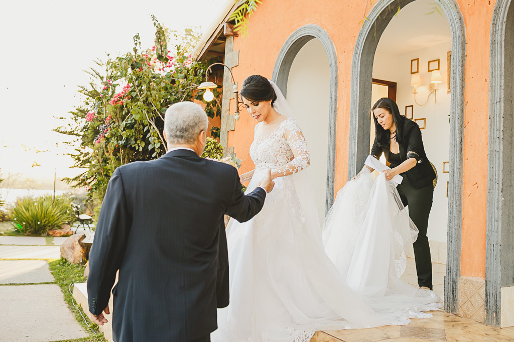 Entrada de noiva na cerimônia em Villa Giardini Brasília Df