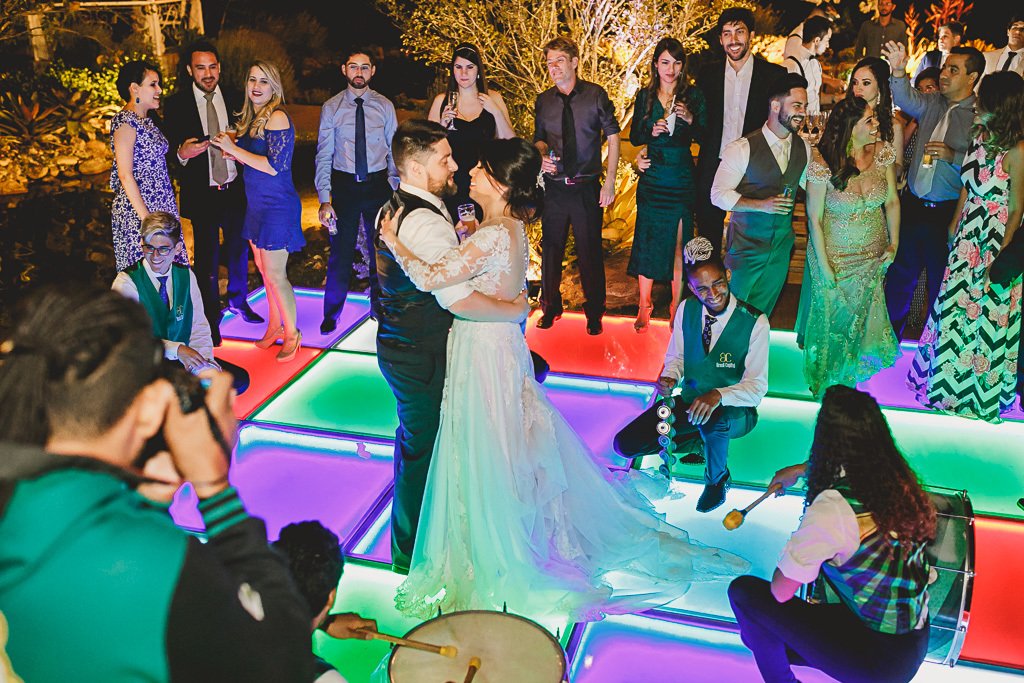 Pista de dança em mini festa de casamento no Salão de festas Villa Giardini fotógrafo profissional Brasília Df