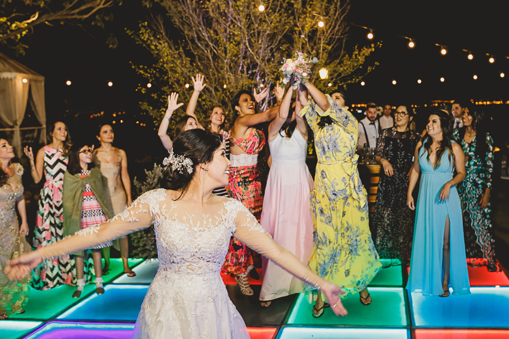Pista de dança em mini festa de casamento no Salão de festas Villa Giardini fotógrafo profissional Brasília Df