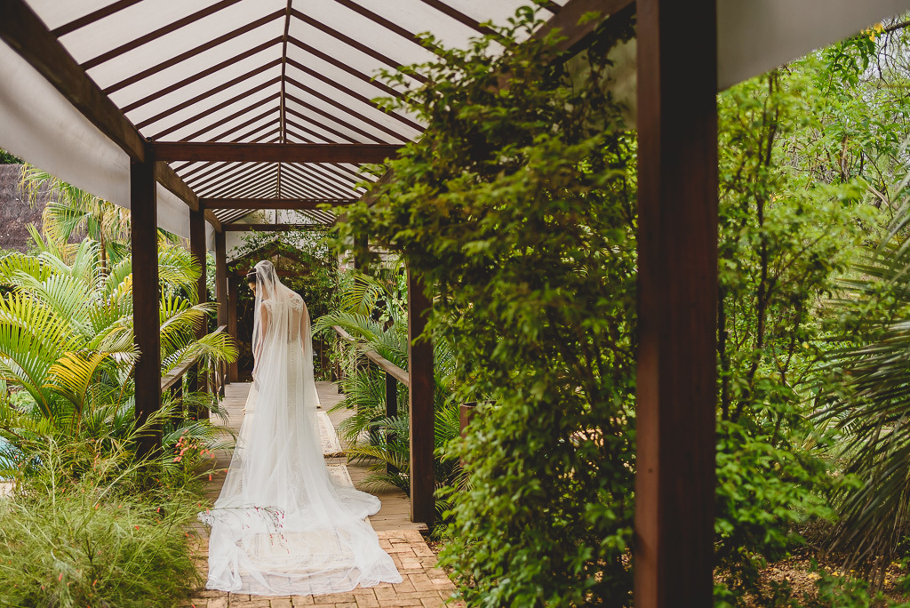 Ensaio de noiva na decoração Patú Anú pelo fotógrafo profissional de casamento Philipe Nogueira vestido Ateliê Debora Morais Brasília Df