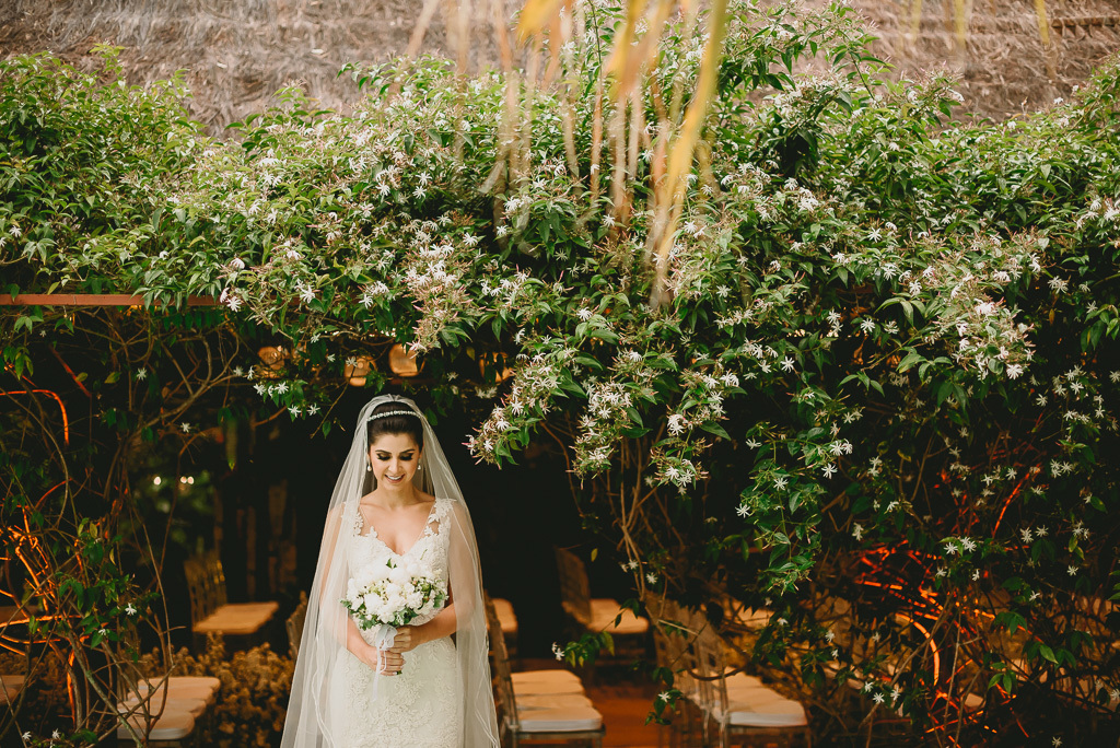 Ensaio de noiva na decoração Patú Anú pelo fotógrafo profissional de casamento Philipe Nogueira vestido Ateliê Debora Morais Brasília Df