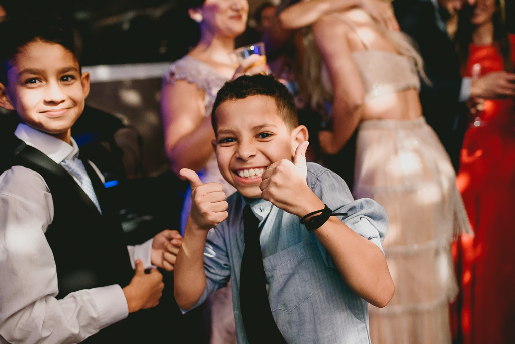 Pista de dança em festa de casamento no Salão de festas Patú Anú Park Way Brasília Df pelo fotografo profissional de casamento Philipe Nogueira