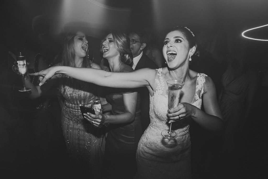 Pista de dança em festa de casamento no Salão de festas Patú Anú Park Way Brasília Df pelo fotografo profissional de casamento Philipe Nogueira