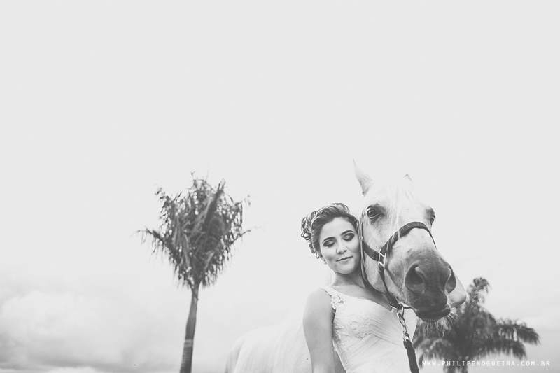 Ensaio de Noiva Brasília, Ensaio Fotográfico, Noiva de Botas, Noiva com Cavalo, Previa de Noiva, Prévia de noiva no Haras do Morro, Vestido de Noiva, Noiva de Casquete, Lá Fiancée Brasília, Ensaio de Noiva em Loca