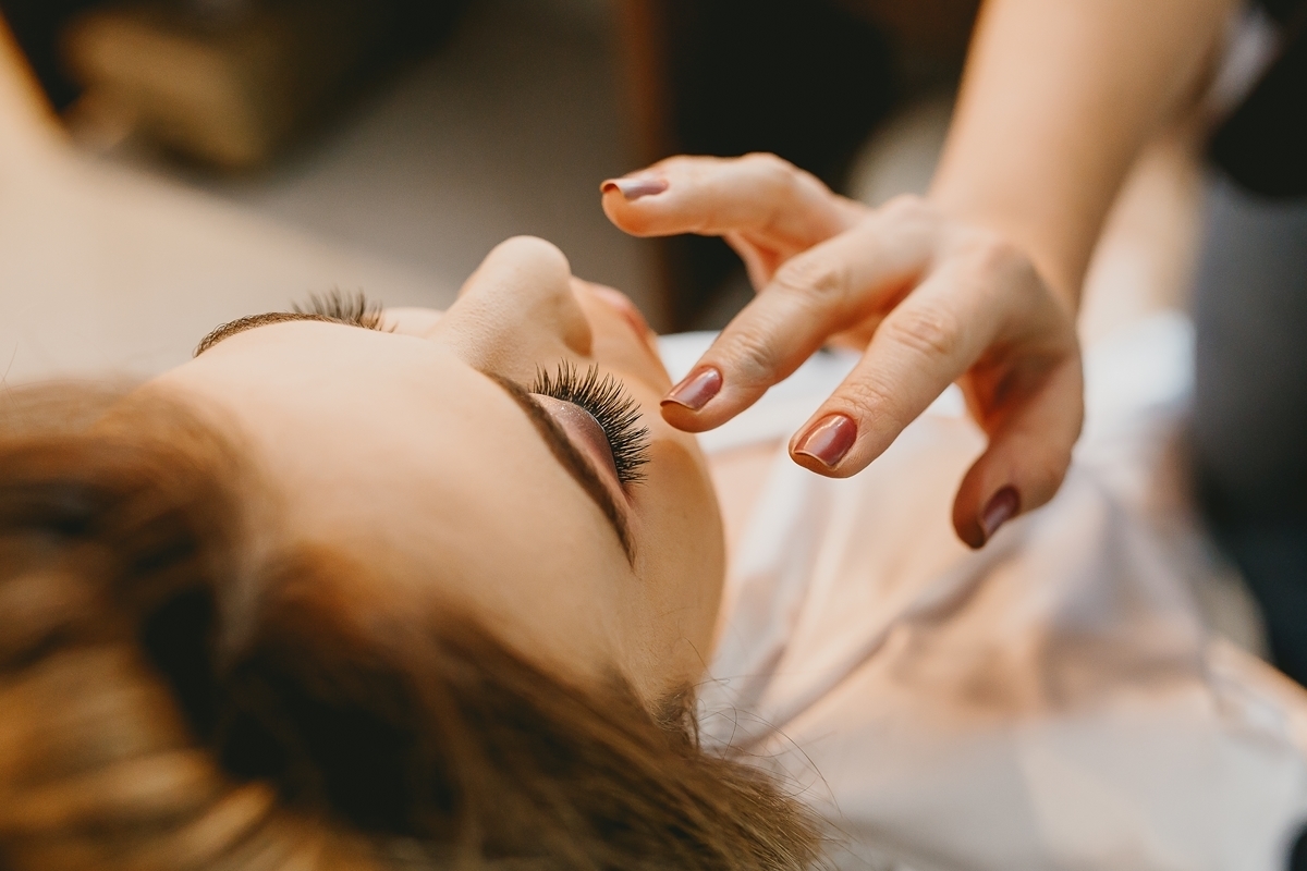 Making of de noiva no hotel Royal Tulip pelo fotógrafo profissional de casamentos Philipe Nogueira vestido Fernando Peixoto Brasília Df
