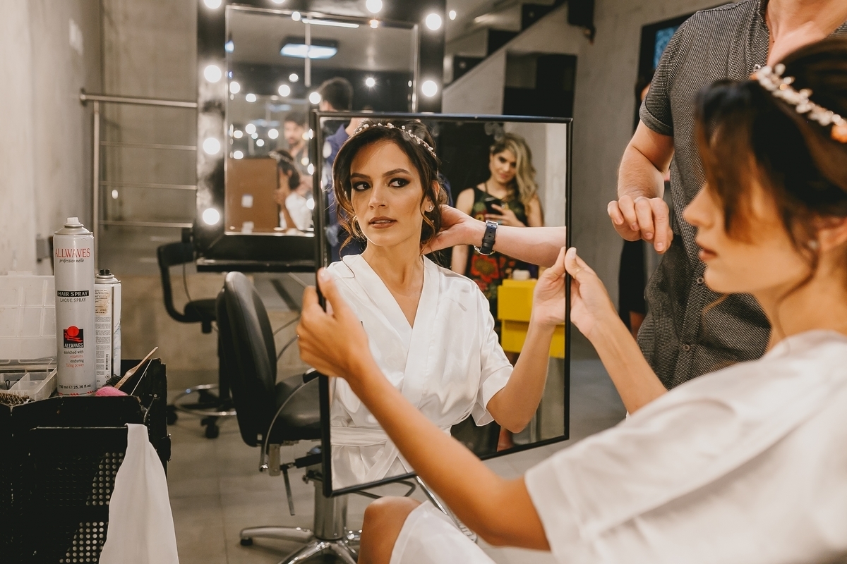 Making of de noiva no salão Lounge pelo fotógrafo profissional de casamentos Philipe Nogueira vestido Ateliê Fernando Peixoto Brasília Df