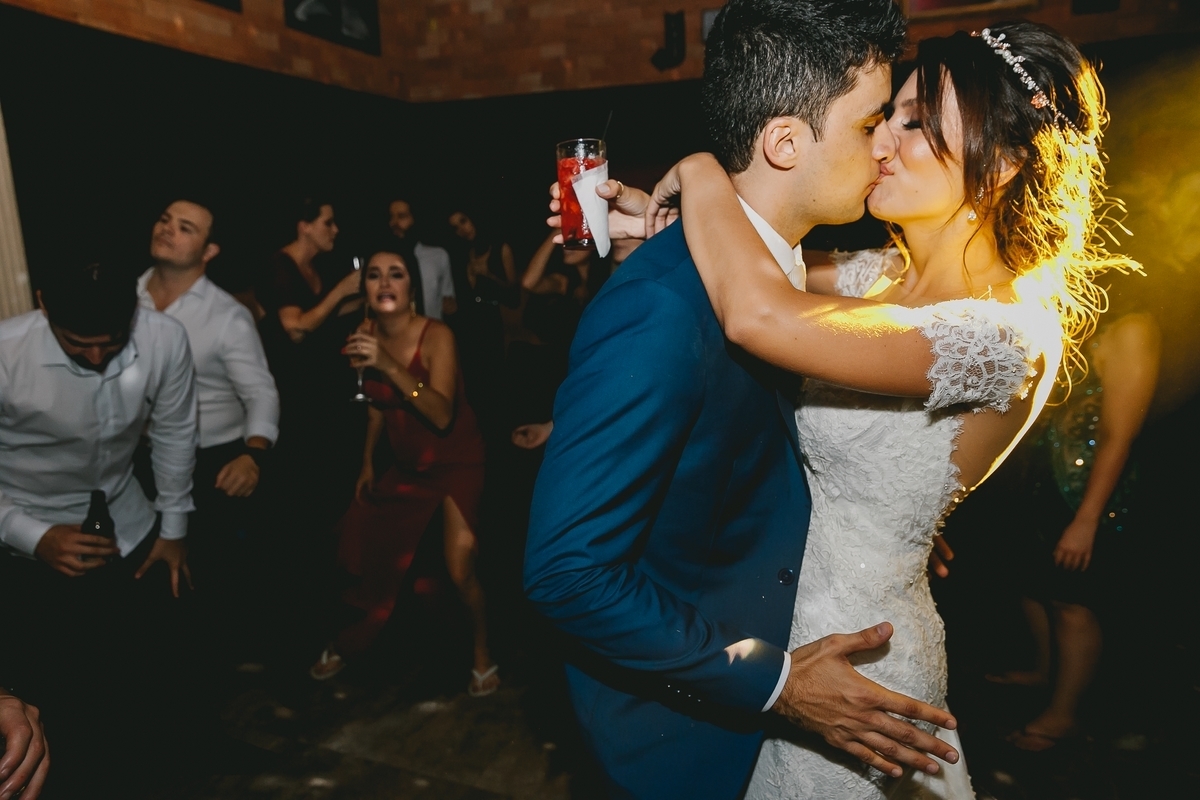 Pista de dança em festa de casamento Boho chic no Salão de festas Villa Giardini banda soda sound fotógrafo profissional Brasília Df