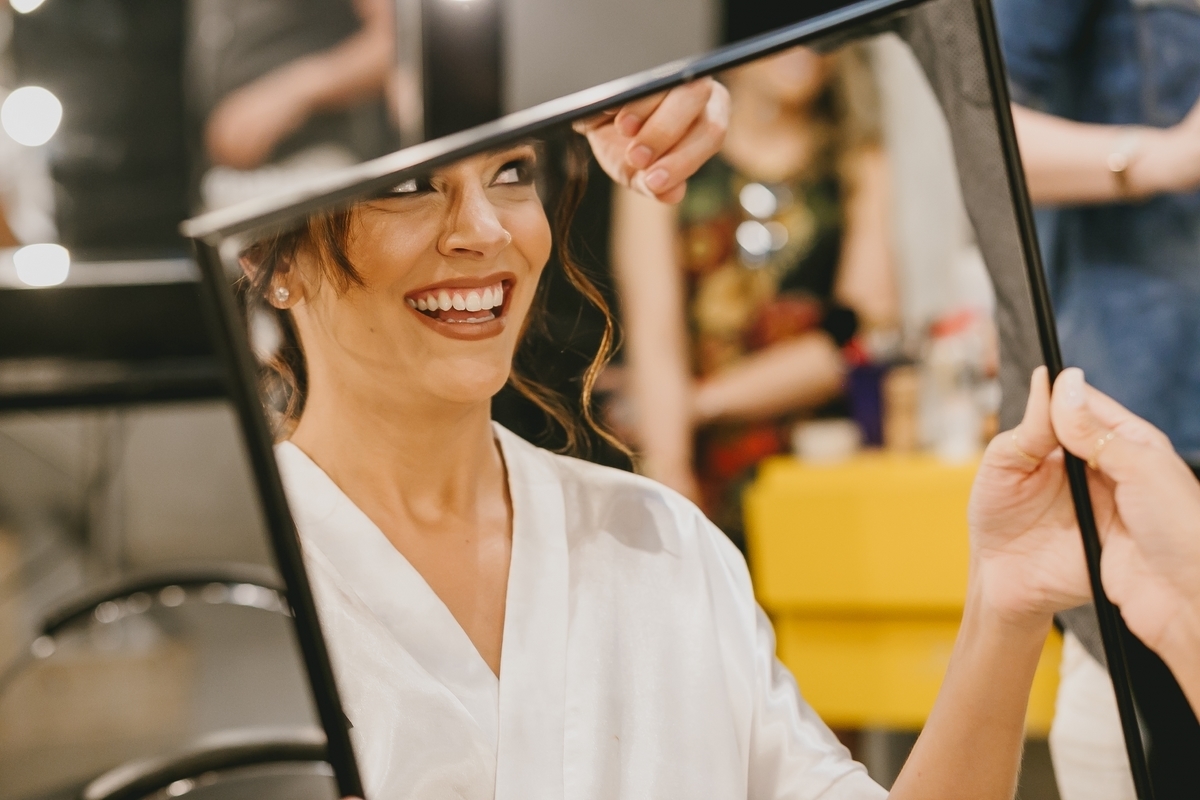 Making of de noiva no salão Lounge pelo fotógrafo profissional de casamentos Philipe Nogueira vestido Ateliê Fernando Peixoto Brasília Df