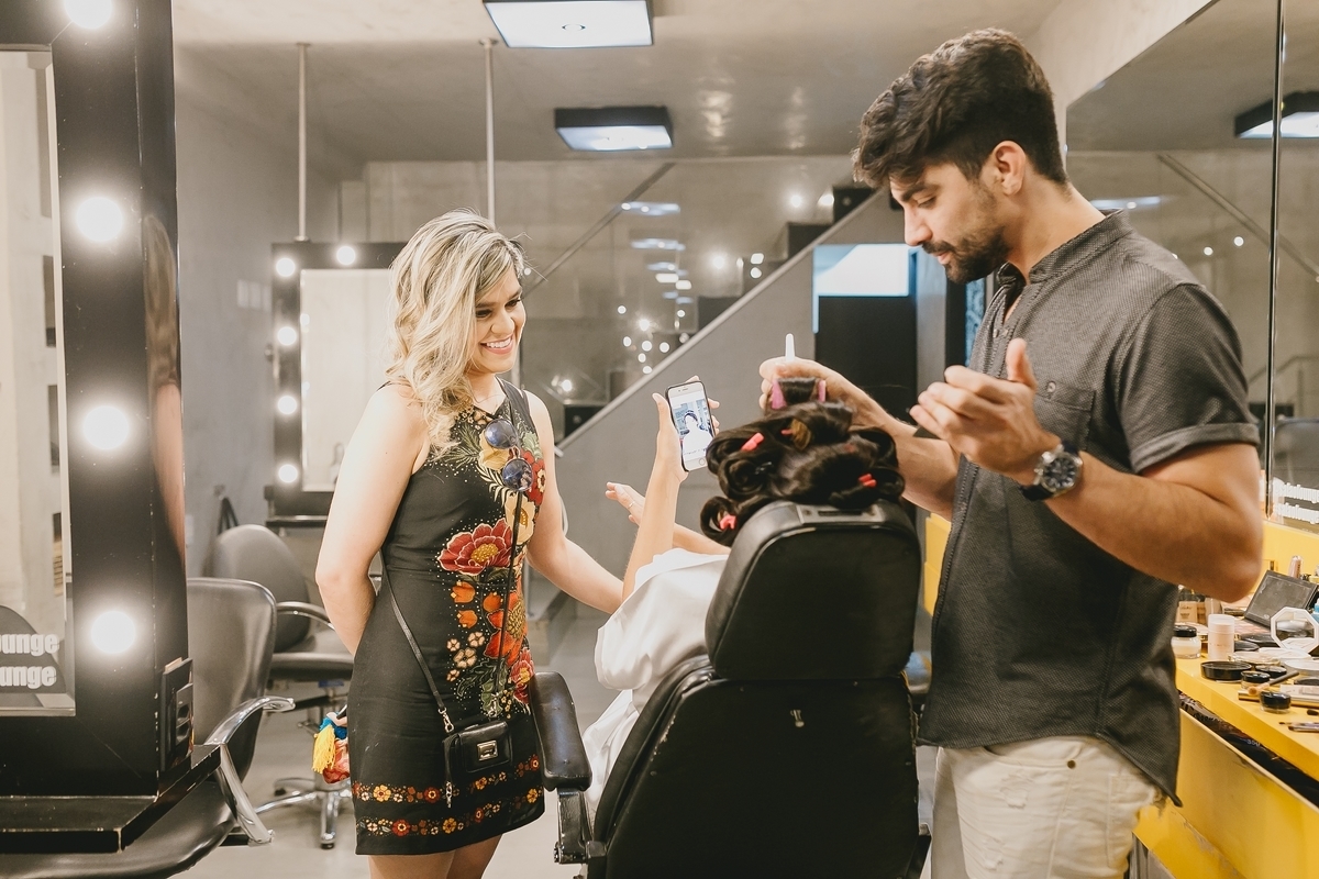 Making of de noiva no salão Lounge pelo fotógrafo profissional de casamentos Philipe Nogueira vestido Ateliê Fernando Peixoto Brasília Df