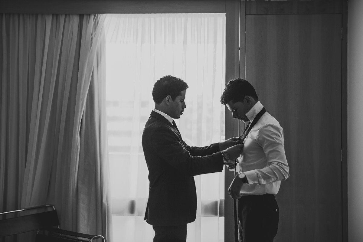 Making of de noivo com os amigos no Brasília Palace Hotel pelo fotógrafo profissional de casamentos Philipe Nogueira Df