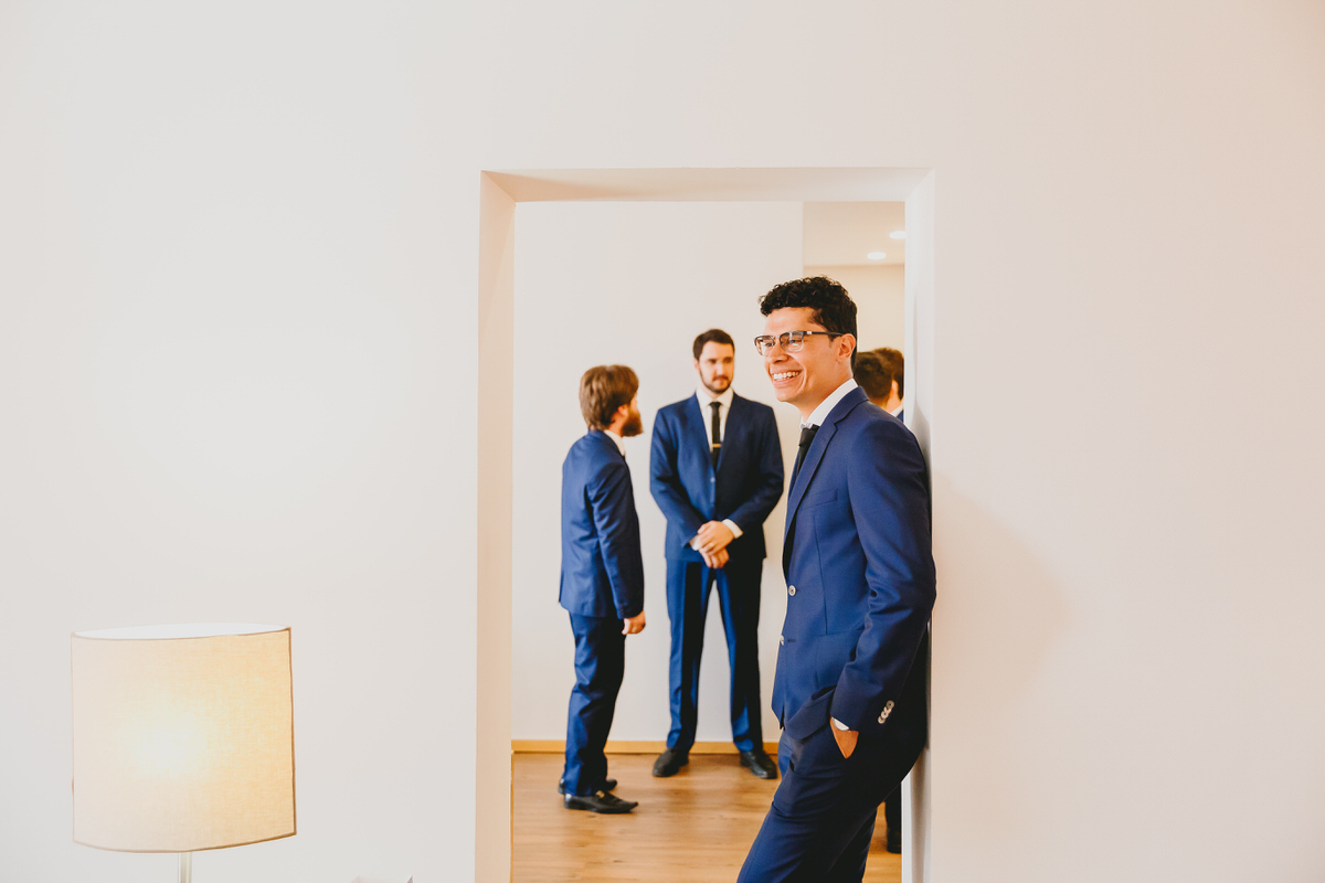 Making of de noivo com os amigos no Brasília Palace Hotel pelo fotógrafo profissional de casamentos Philipe Nogueira Df