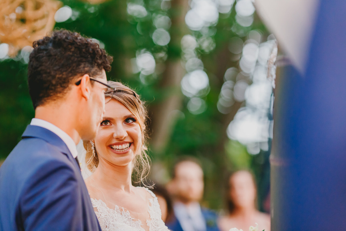 Entrada de noiva com vestido fluido na cerimônia em Patú Anú Park Way Brasília Df