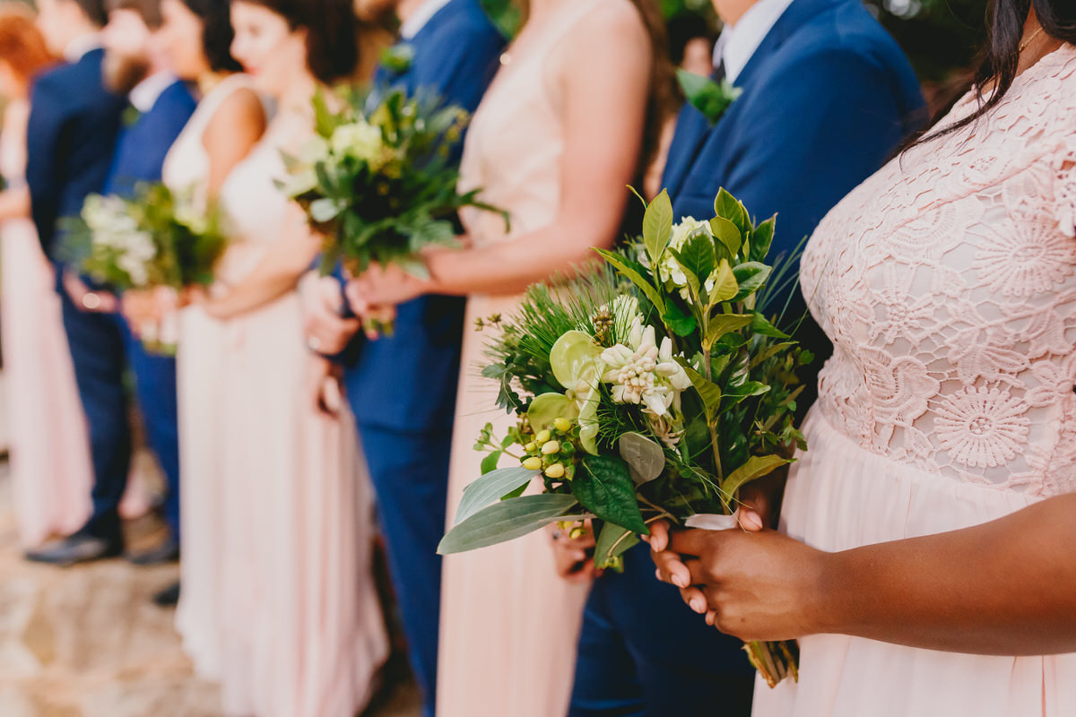 Casal de noivos na cerimônia no Patú Anú Park Way em fotografia profissional de casamento Brasília Df cerimonial de Pedro Marra 