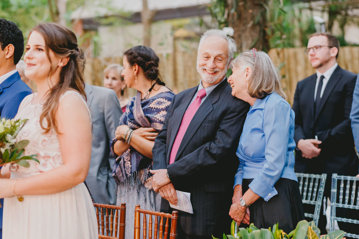 Casal de noivos na cerimônia no Patú Anú Park Way em fotografia profissional de casamento Brasília Df cerimonial de Pedro Marra 