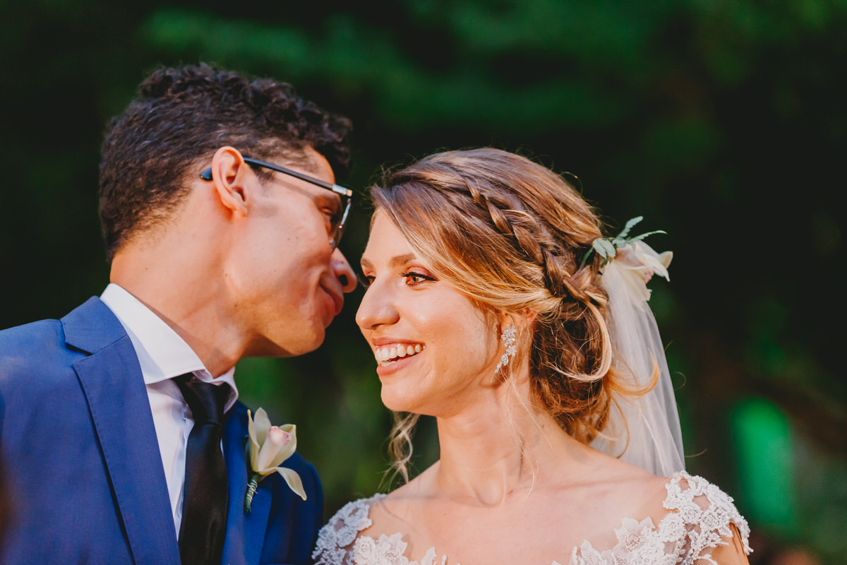 Casal de noivos na cerimônia no Patú Anú Park Way em fotografia profissional de casamento Brasília Df cerimonial de Pedro Marra 