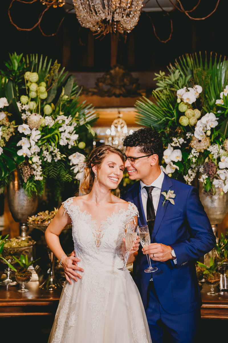 Noivos na mesa de bolo casamento no Salão de festas Patú Anú Park Way Brasília Df