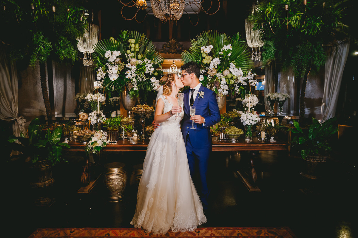 Noivos na mesa de bolo casamento no Salão de festas Patú Anú Park Way Brasília Df