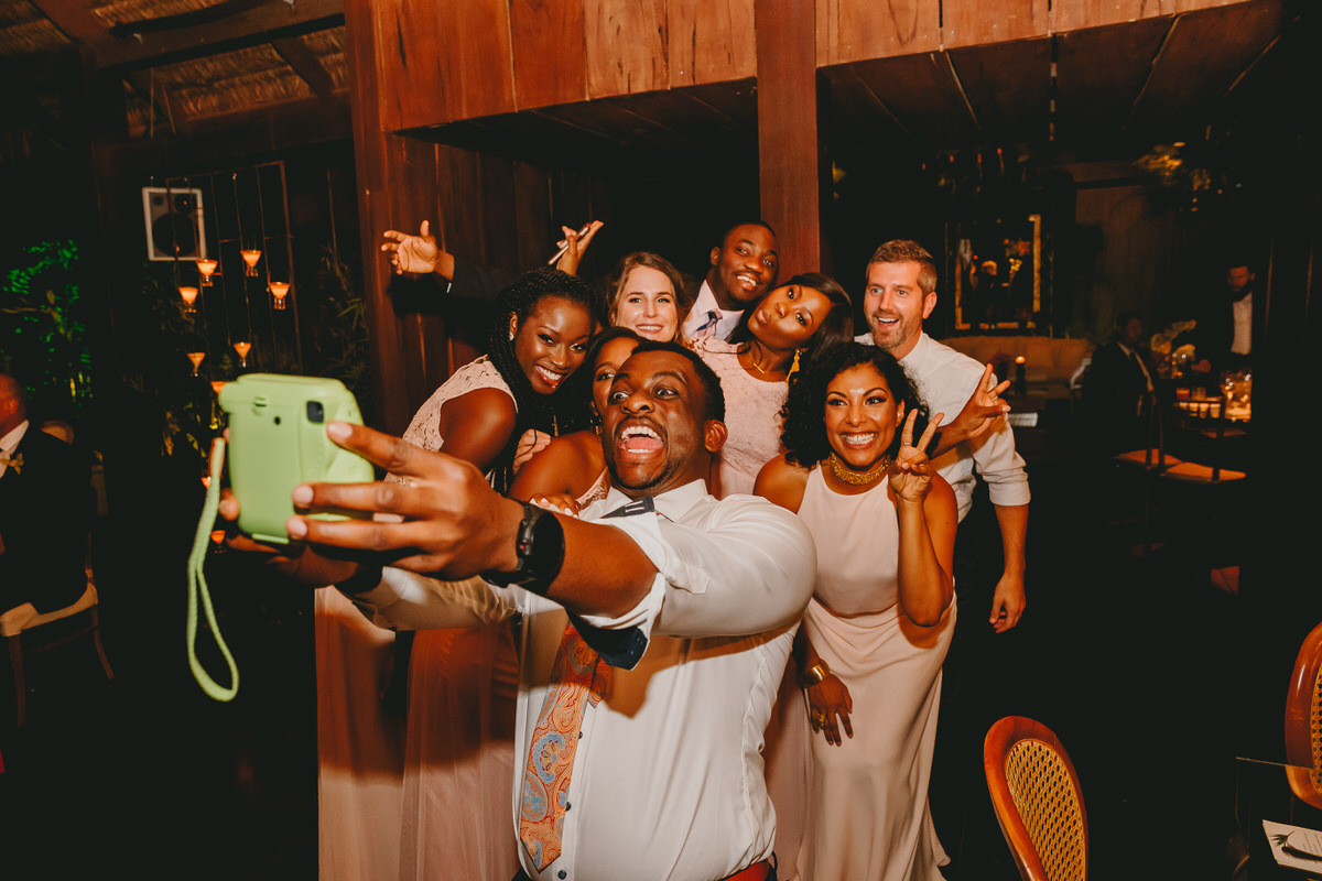 Pista de dança em festa de casamento tropical no Salão de festas Patú Anú Park Way banda Brasil Capital Samba Show fotógrafo profissional Brasília Df