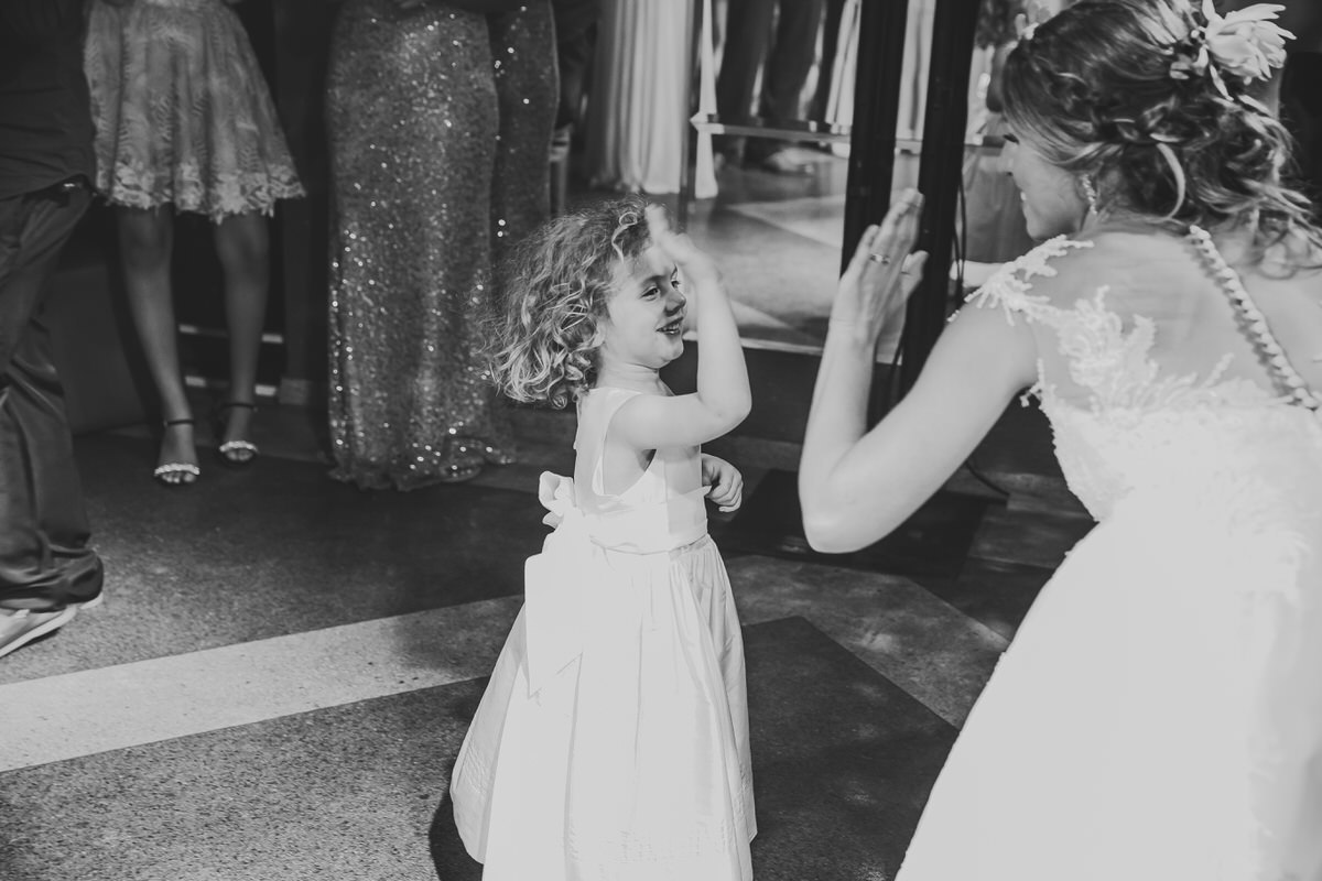 Pista de dança em festa de casamento tropical no Salão de festas Patú Anú Park Way banda Brasil Capital Samba Show fotógrafo profissional Brasília Df
