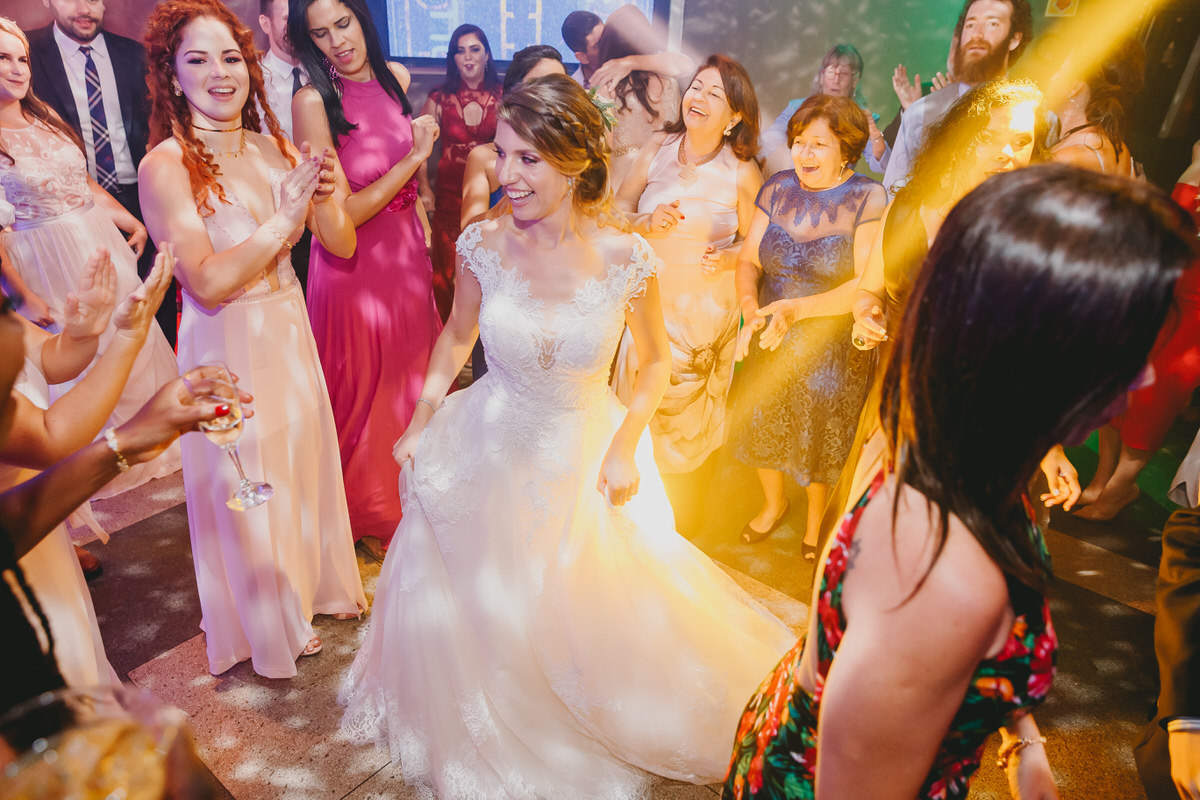 Pista de dança em festa de casamento tropical no Salão de festas Patú Anú Park Way banda Brasil Capital Samba Show fotógrafo profissional Brasília Df
