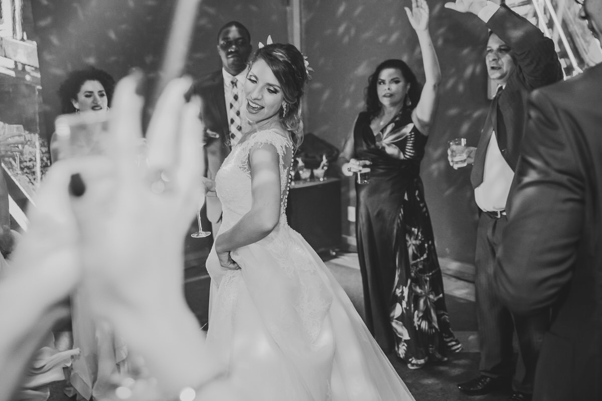 Pista de dança em festa de casamento tropical no Salão de festas Patú Anú Park Way banda Brasil Capital Samba Show fotógrafo profissional Brasília Df