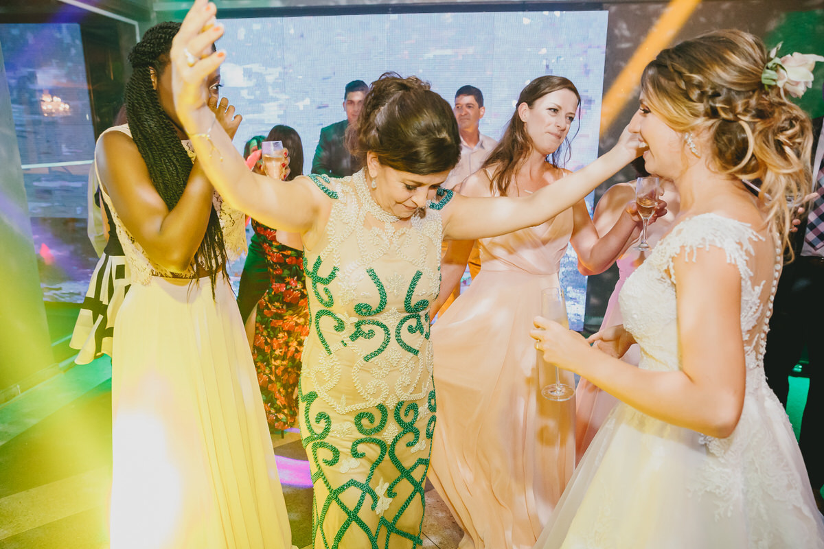 Pista de dança em festa de casamento tropical no Salão de festas Patú Anú Park Way banda Brasil Capital Samba Show fotógrafo profissional Brasília Df
