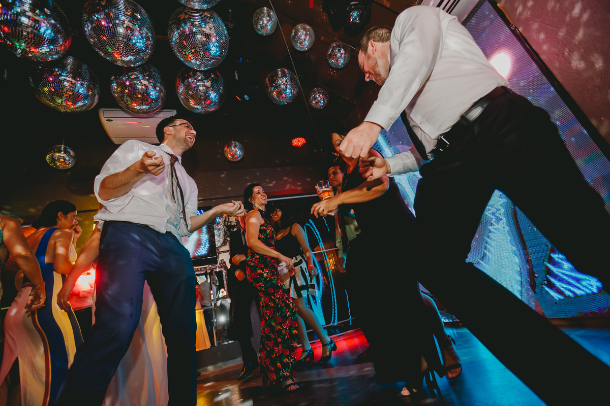 Pista de dança em festa de casamento tropical no Salão de festas Patú Anú Park Way banda Brasil Capital Samba Show fotógrafo profissional Brasília Df