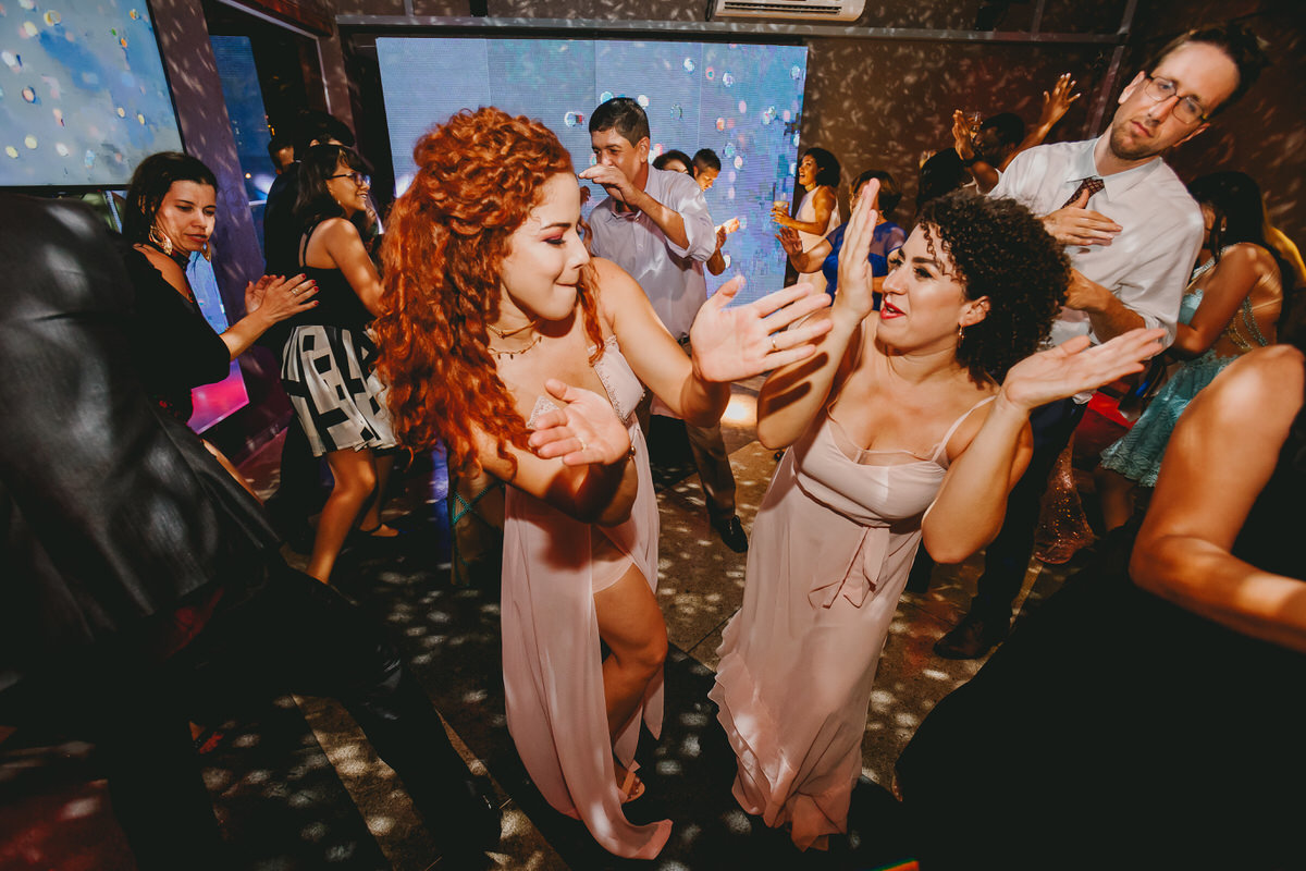 Pista de dança em festa de casamento tropical no Salão de festas Patú Anú Park Way banda Brasil Capital Samba Show fotógrafo profissional Brasília Df