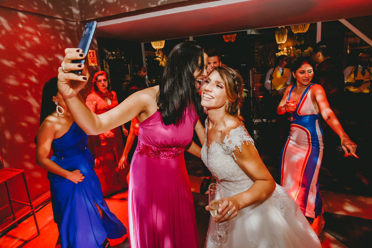 Pista de dança em festa de casamento tropical no Salão de festas Patú Anú Park Way banda Brasil Capital Samba Show fotógrafo profissional Brasília Df