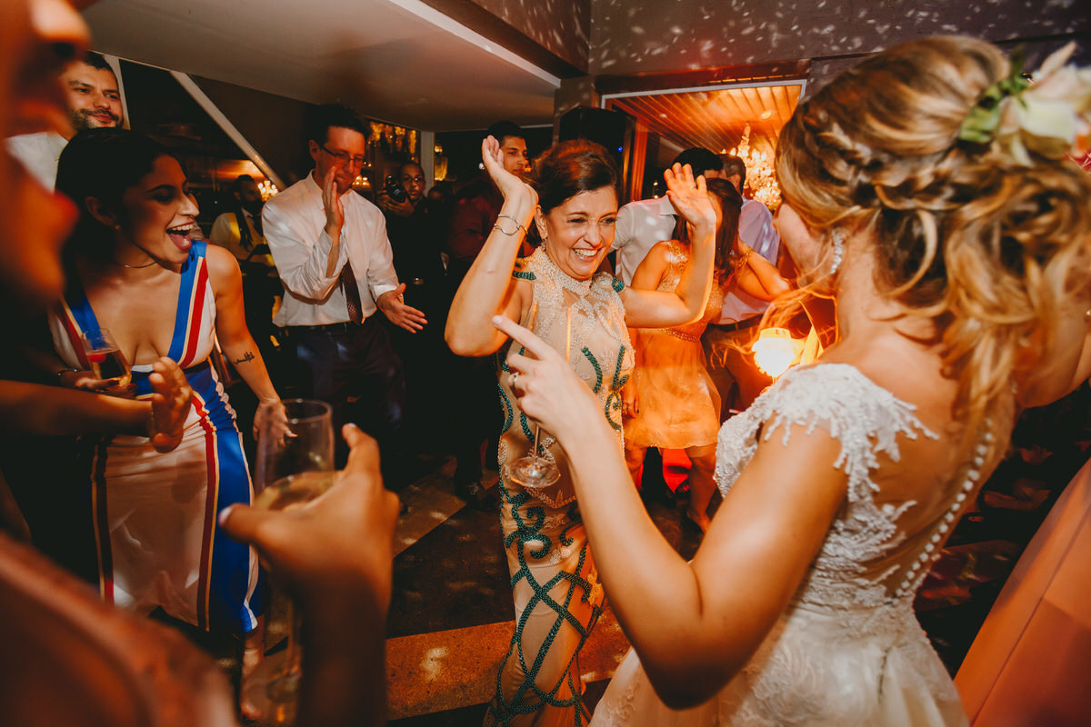 Pista de dança em festa de casamento tropical no Salão de festas Patú Anú Park Way banda Brasil Capital Samba Show fotógrafo profissional Brasília Df
