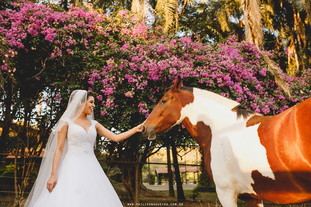 Ensaio de Noiva Brasília, Ensaio Fotográfico, Noiva com Cavalo, Previa de Noiva, Haras da Lenda Brasília df, Perola Noivas Brasília, Juliana Hermuche Cabelo Maquiagem, Fotografo de Casamento Brasília.