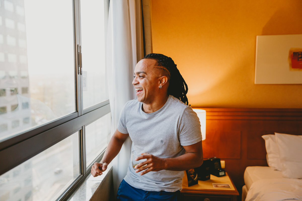 Making of de noivo com os amigos no Melia Brasil 21 Hotel pelo fotógrafo profissional de casamentos Philipe Nogueira Df