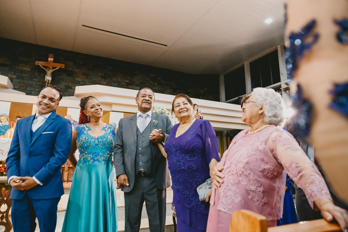Casal de noivos na cerimônia em fotografia profissional de casamento Brasília Df 
